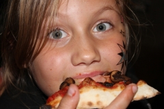 kids-eating-pizza2