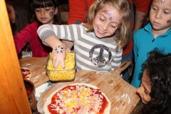 kids-making-pizza